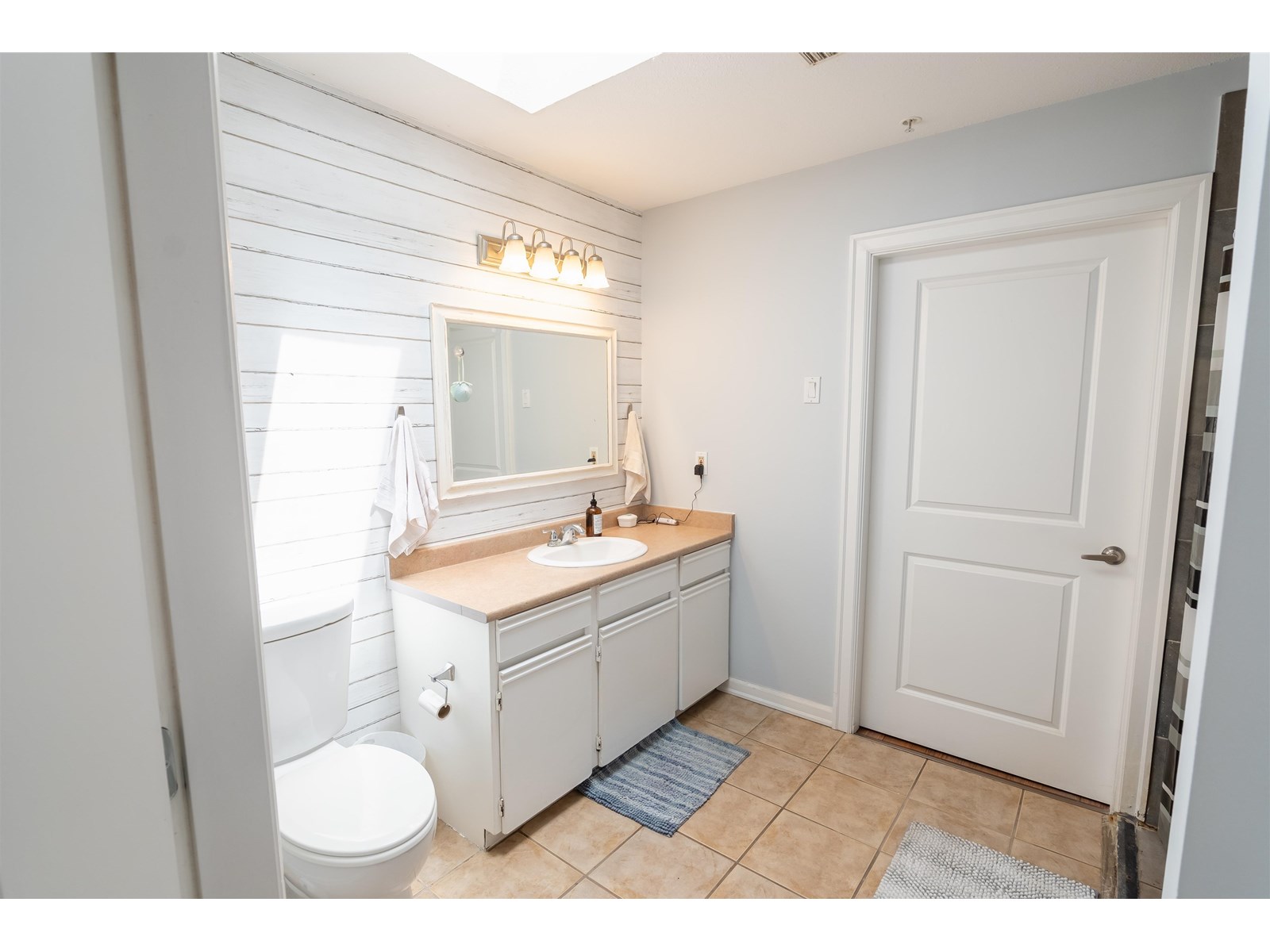 Photo 7 of 6587 238 Street, Langley BC