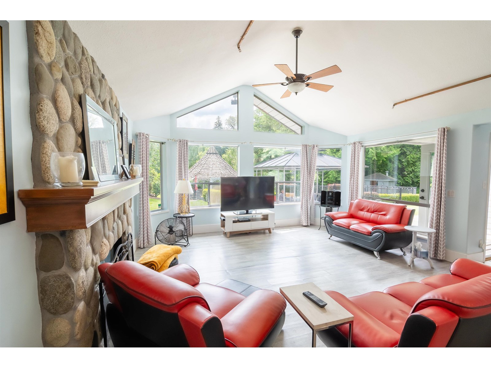 Photo 10 of 6587 238 Street, Langley BC