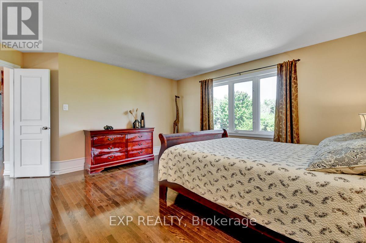 Photo 19 of 135 Riversedge Crescent, Ottawa ON