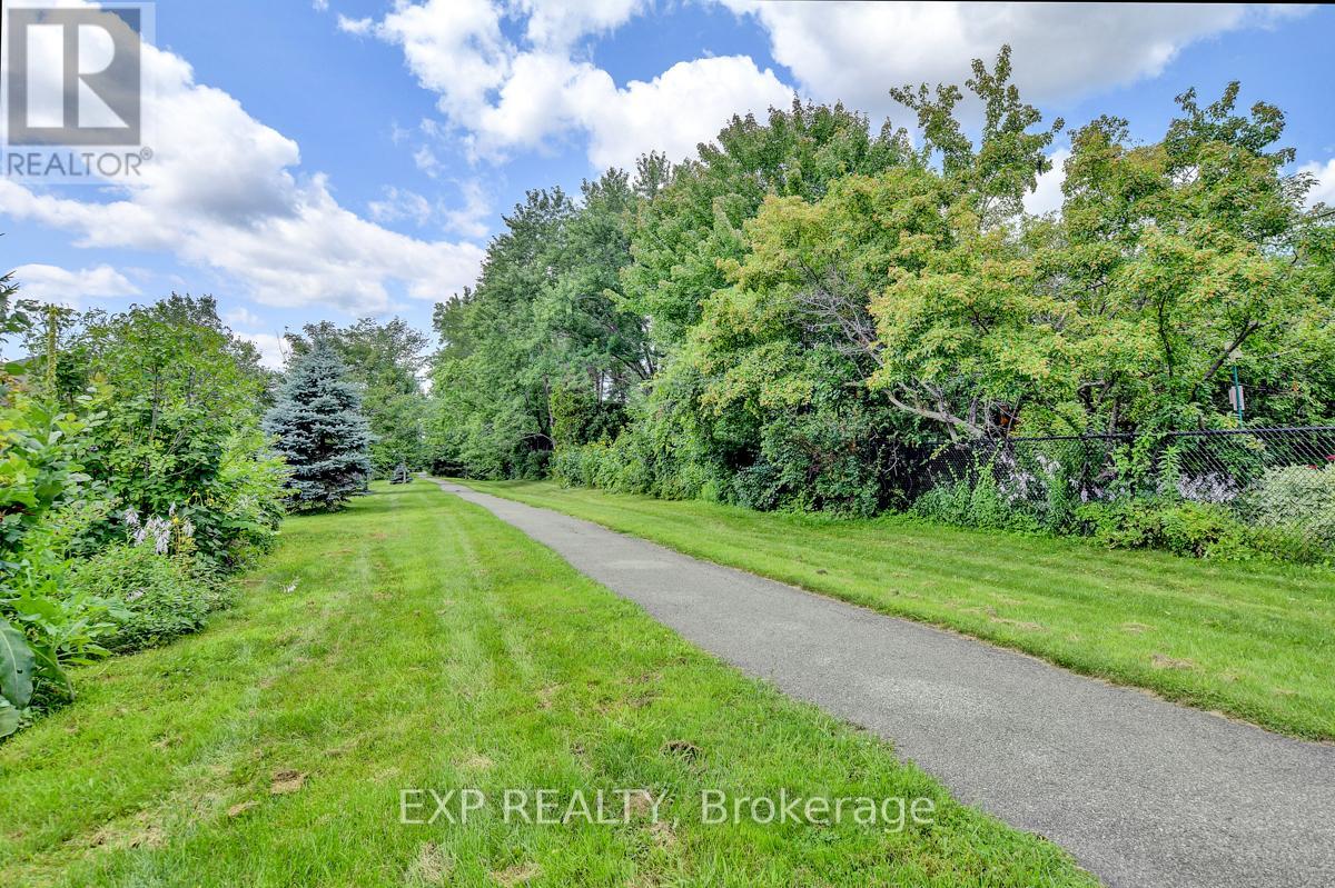 Photo 12 of 135 Riversedge Crescent, Ottawa ON