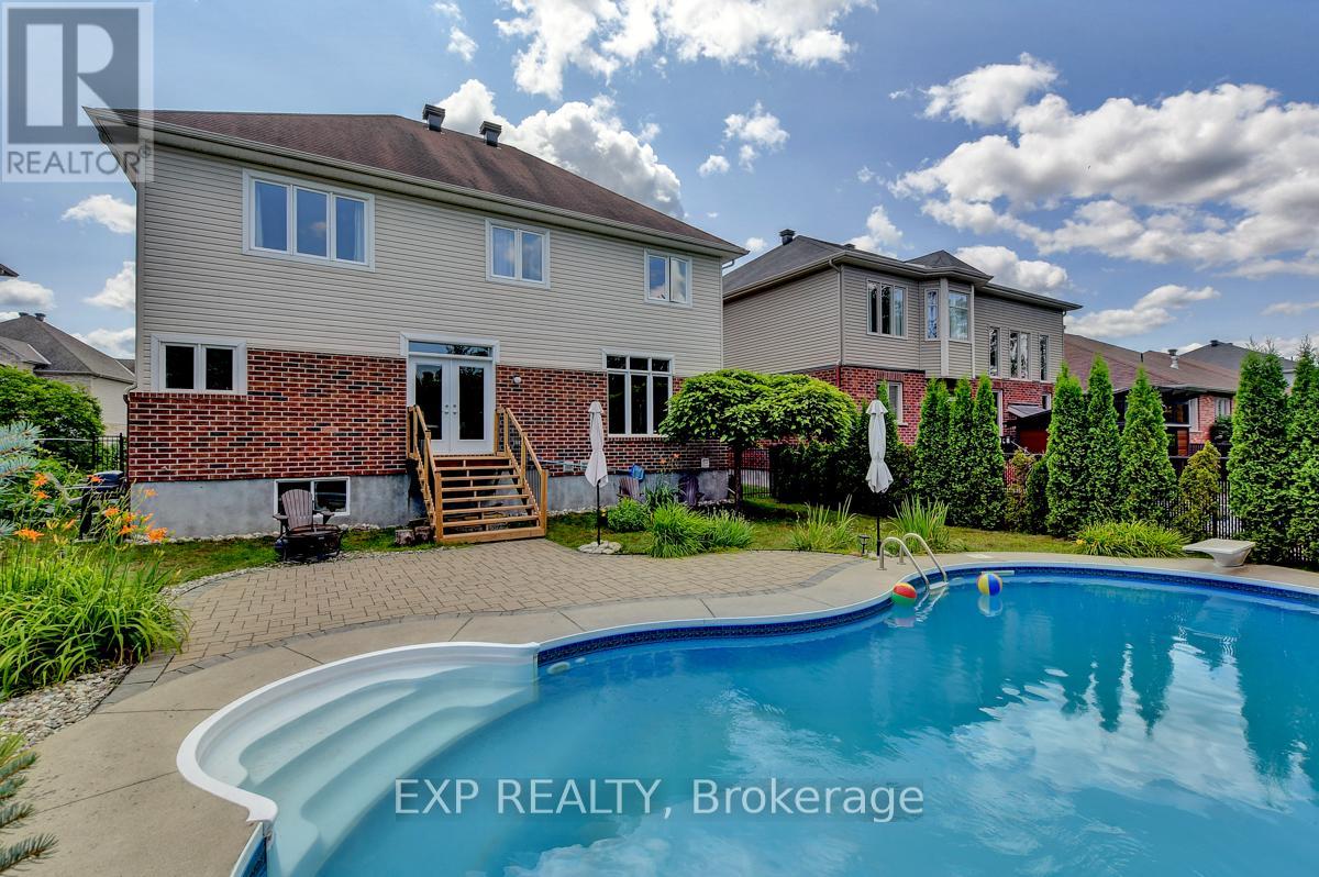 Photo 3 of 135 Riversedge Crescent, Ottawa ON