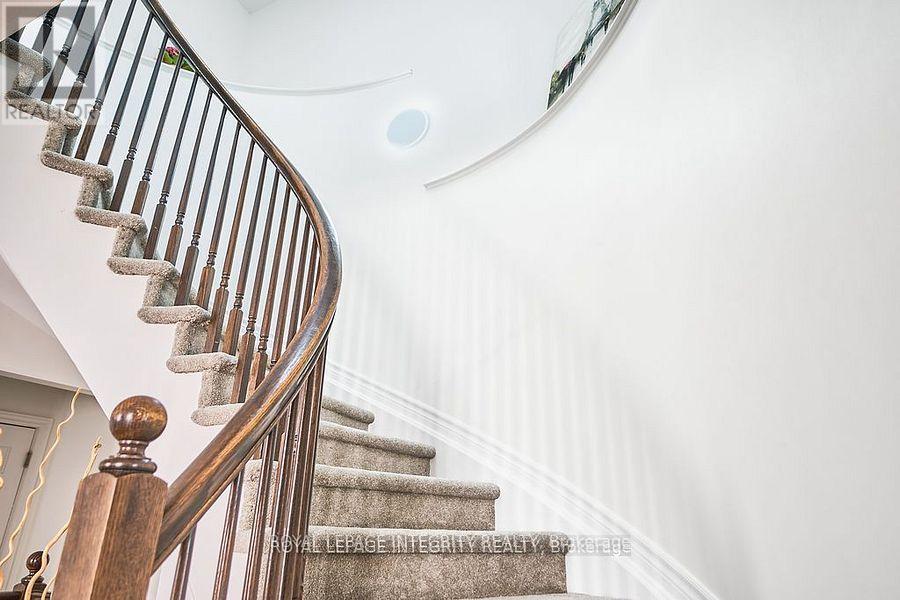 Photo 25 of 619 Moorpark Avenue, Ottawa ON