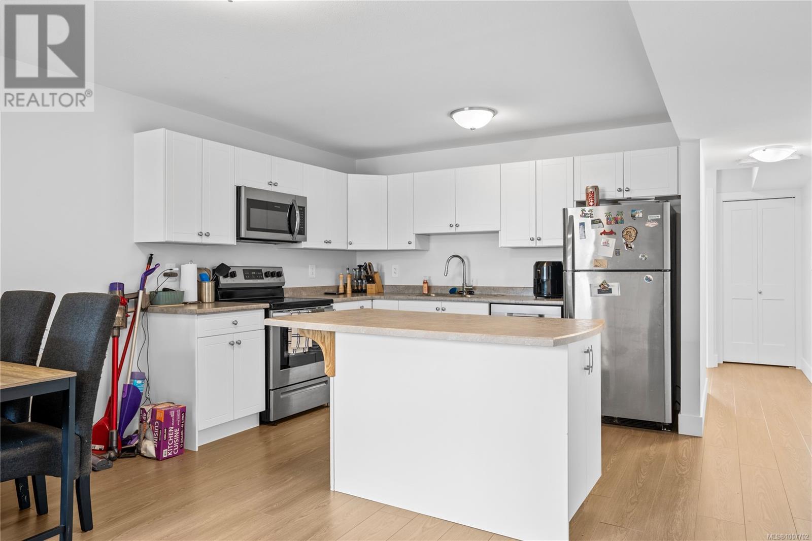 Photo 40 of 925 Howard Ave, Nanaimo BC