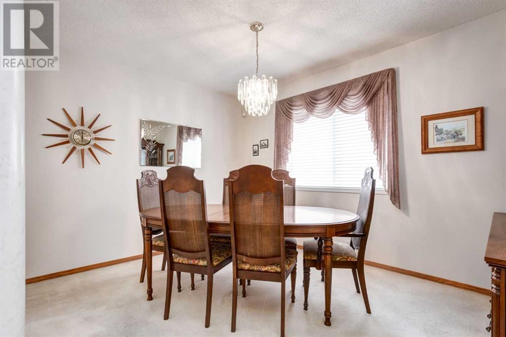 Single Family House for Sale in  Douglas Glen Close SE Douglasdale/Glen Calgary 