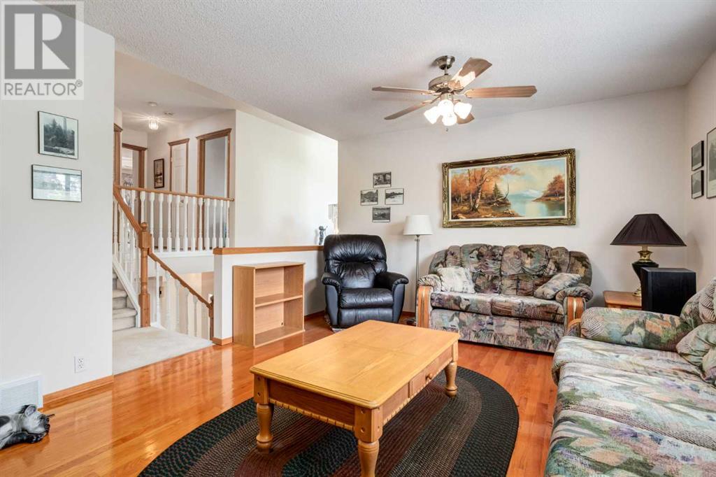 Single Family House for Sale in  Douglas Glen Close SE Douglasdale/Glen Calgary 