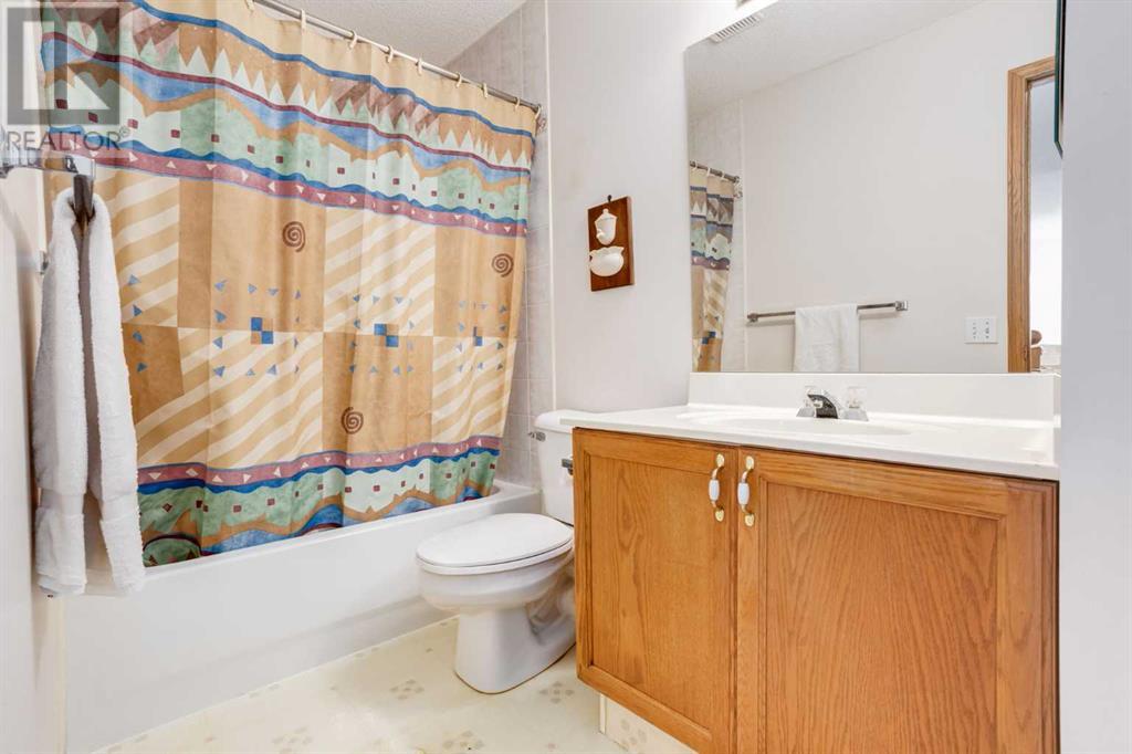 Single Family House for Sale in  Douglas Glen Close SE Douglasdale/Glen Calgary 