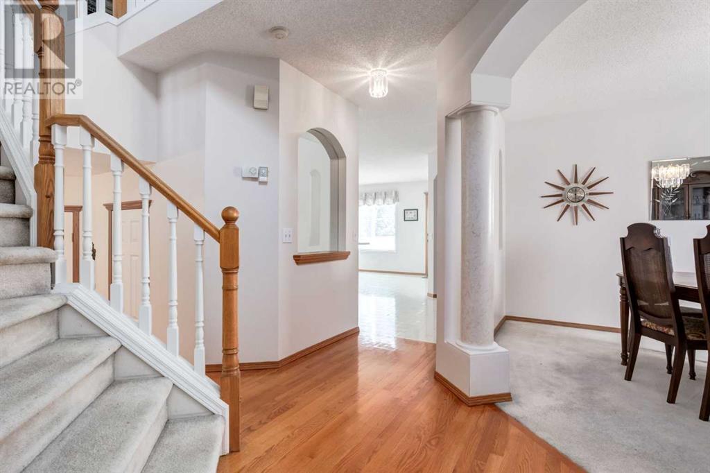 Single Family House for Sale in  Douglas Glen Close SE Douglasdale/Glen Calgary 