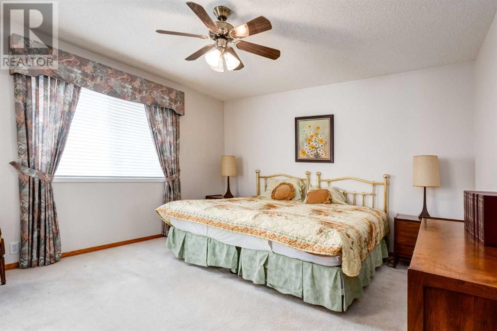 Single Family House for Sale in  Douglas Glen Close SE Douglasdale/Glen Calgary 