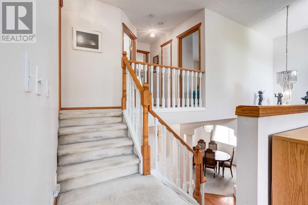 Single Family House for Sale in  Douglas Glen Close SE Douglasdale/Glen Calgary 