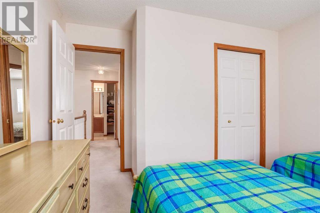 Single Family House for Sale in  Douglas Glen Close SE Douglasdale/Glen Calgary 