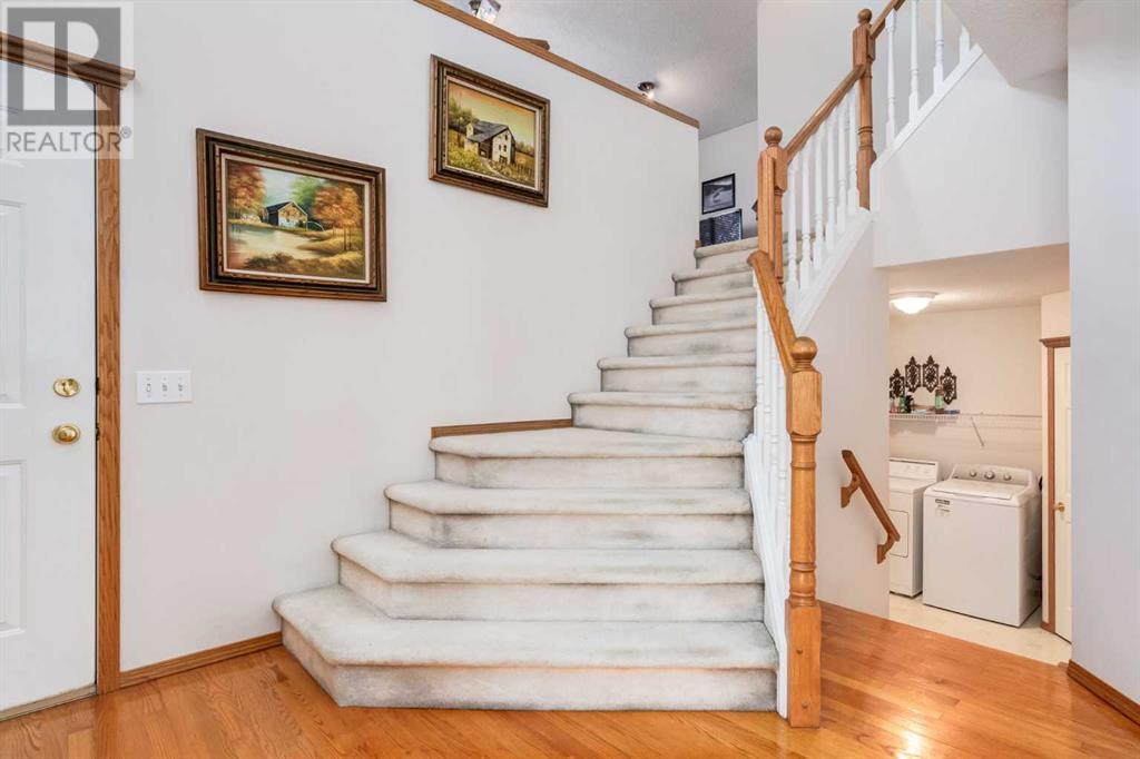 Single Family House for Sale in  Douglas Glen Close SE Douglasdale/Glen Calgary 