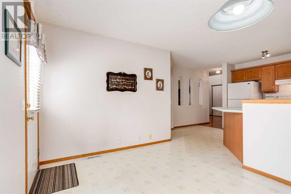 433 Douglas Glen Close SE, Calgary, Alberta