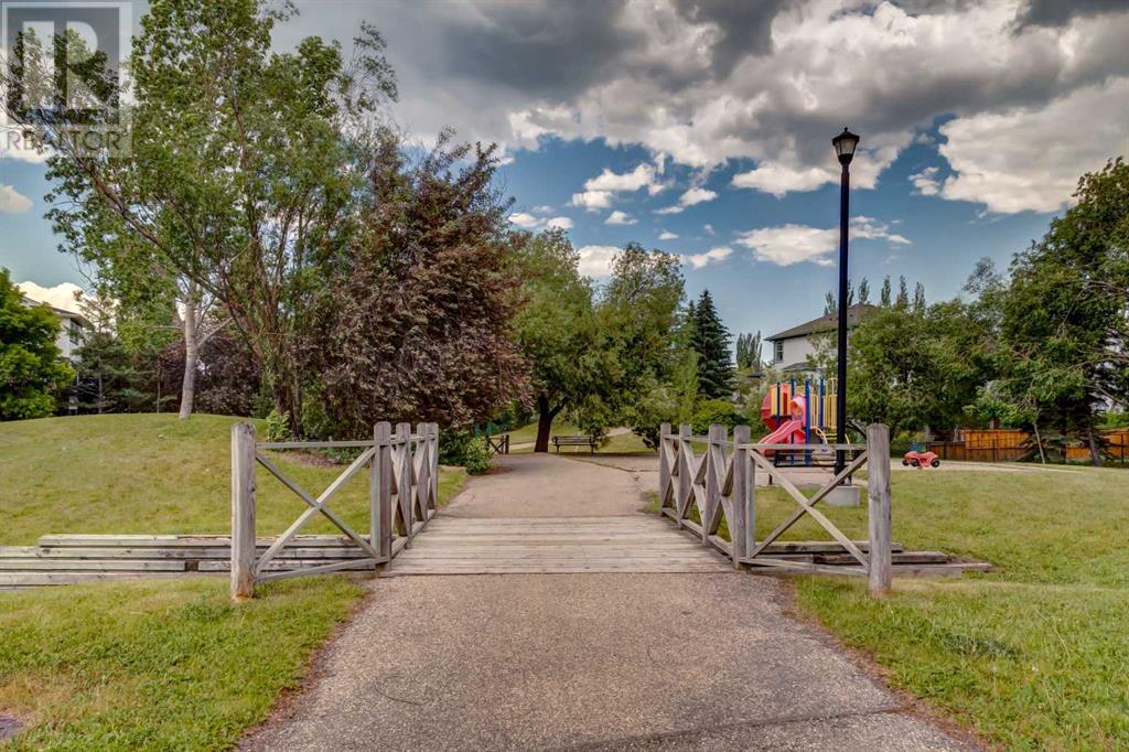 Single Family House for Sale in  Douglas Glen Close SE Douglasdale/Glen Calgary 