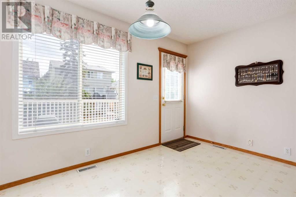 Single Family House for Sale in  Douglas Glen Close SE Douglasdale/Glen Calgary 