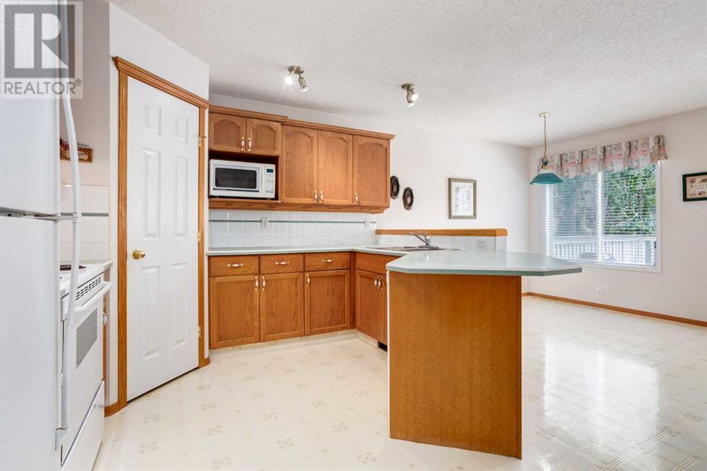 Single Family House for Sale in  Douglas Glen Close SE Douglasdale/Glen Calgary 