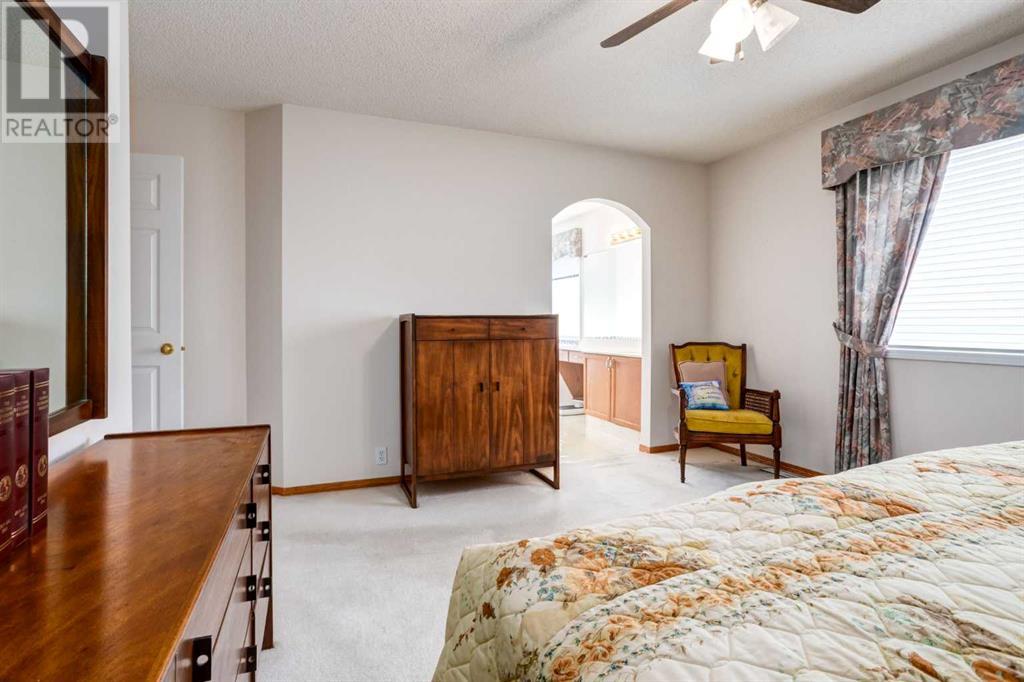 Single Family House for Sale in  Douglas Glen Close SE Douglasdale/Glen Calgary 