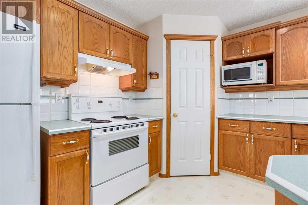 Single Family House for Sale in  Douglas Glen Close SE Douglasdale/Glen Calgary 