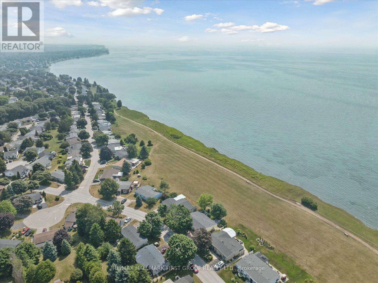 Photo 17 of 27 Wilmot Trail, Clarington ON