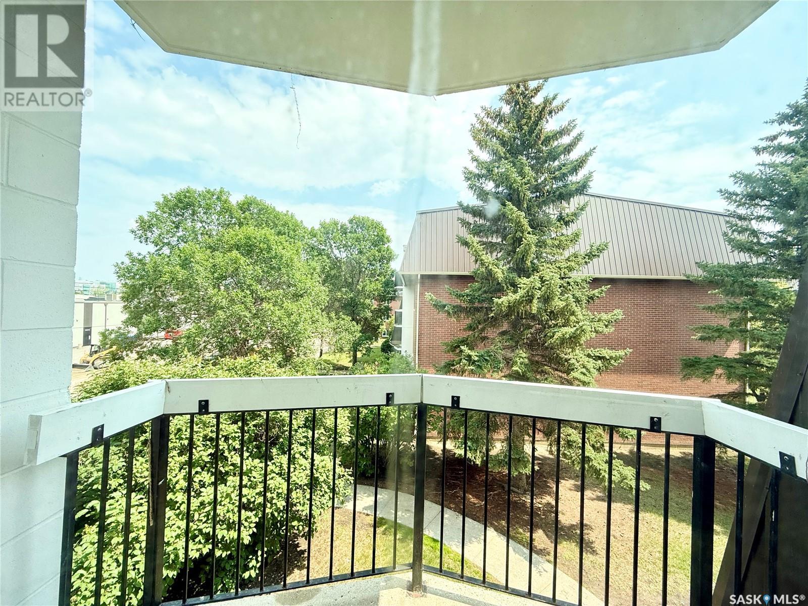 Photo 15 of 33 15 Centennial Street, Regina SK
