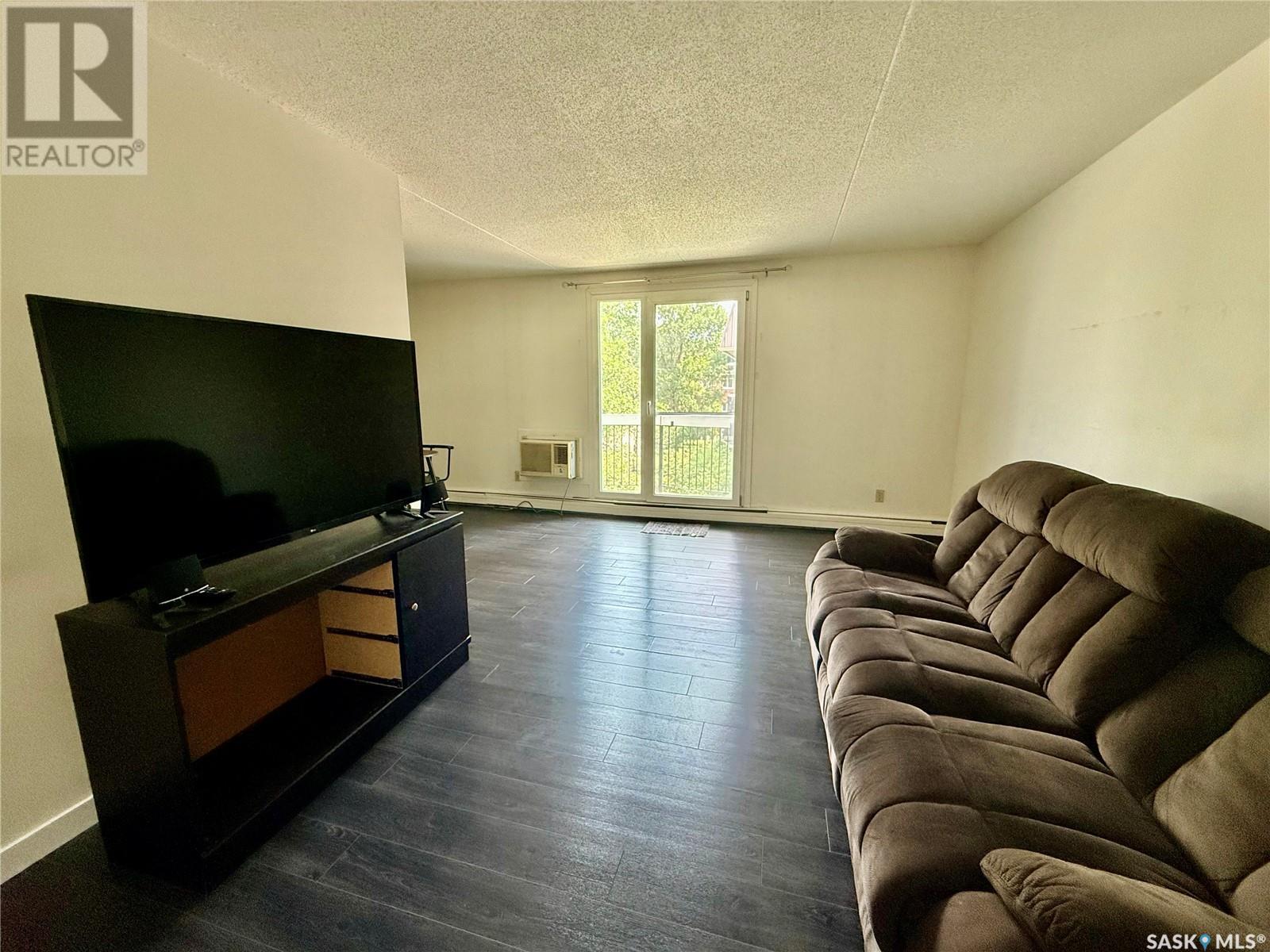 Photo 2 of 33 15 Centennial Street, Regina SK
