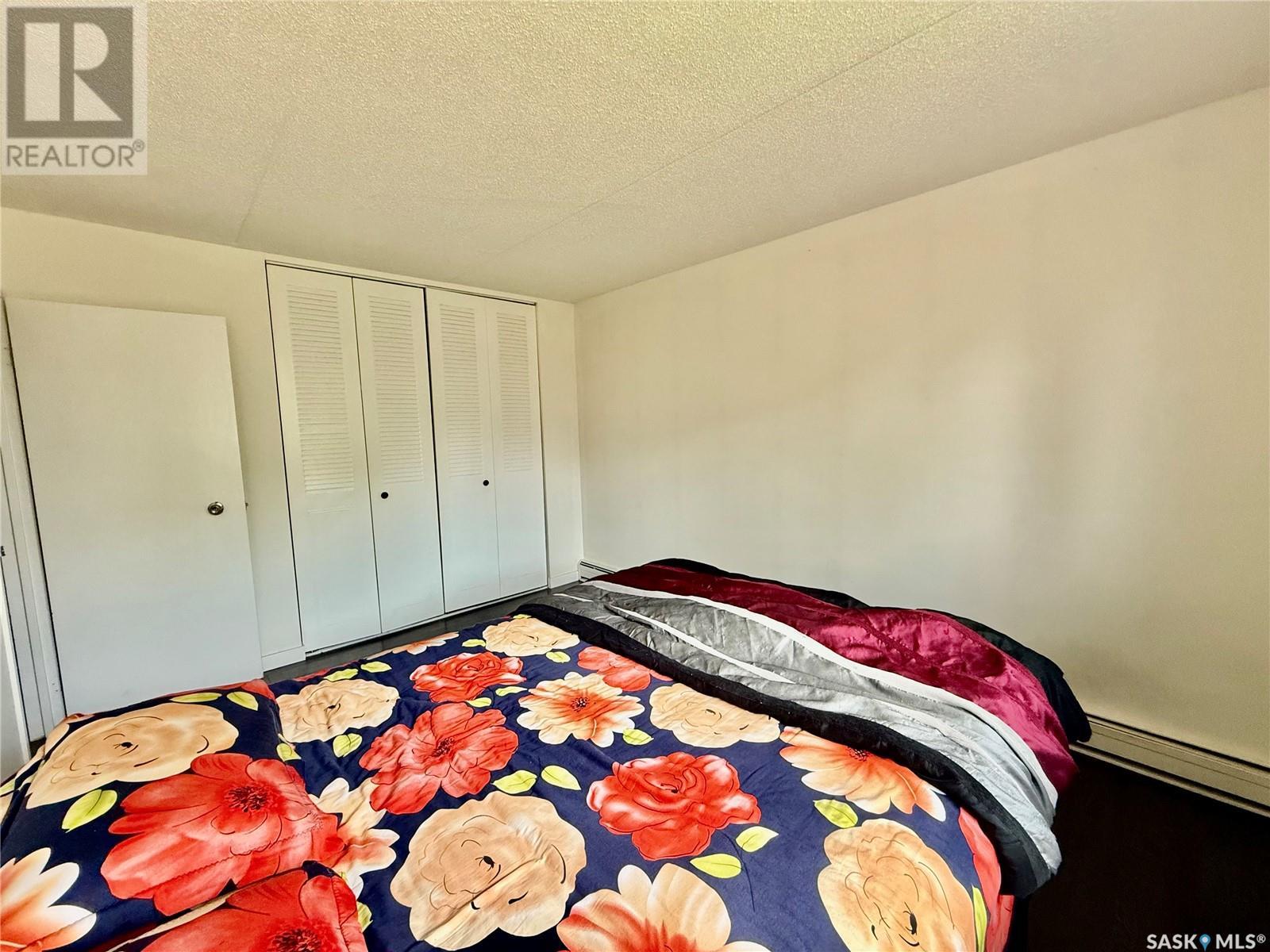 Photo 9 of 33 15 Centennial Street, Regina SK