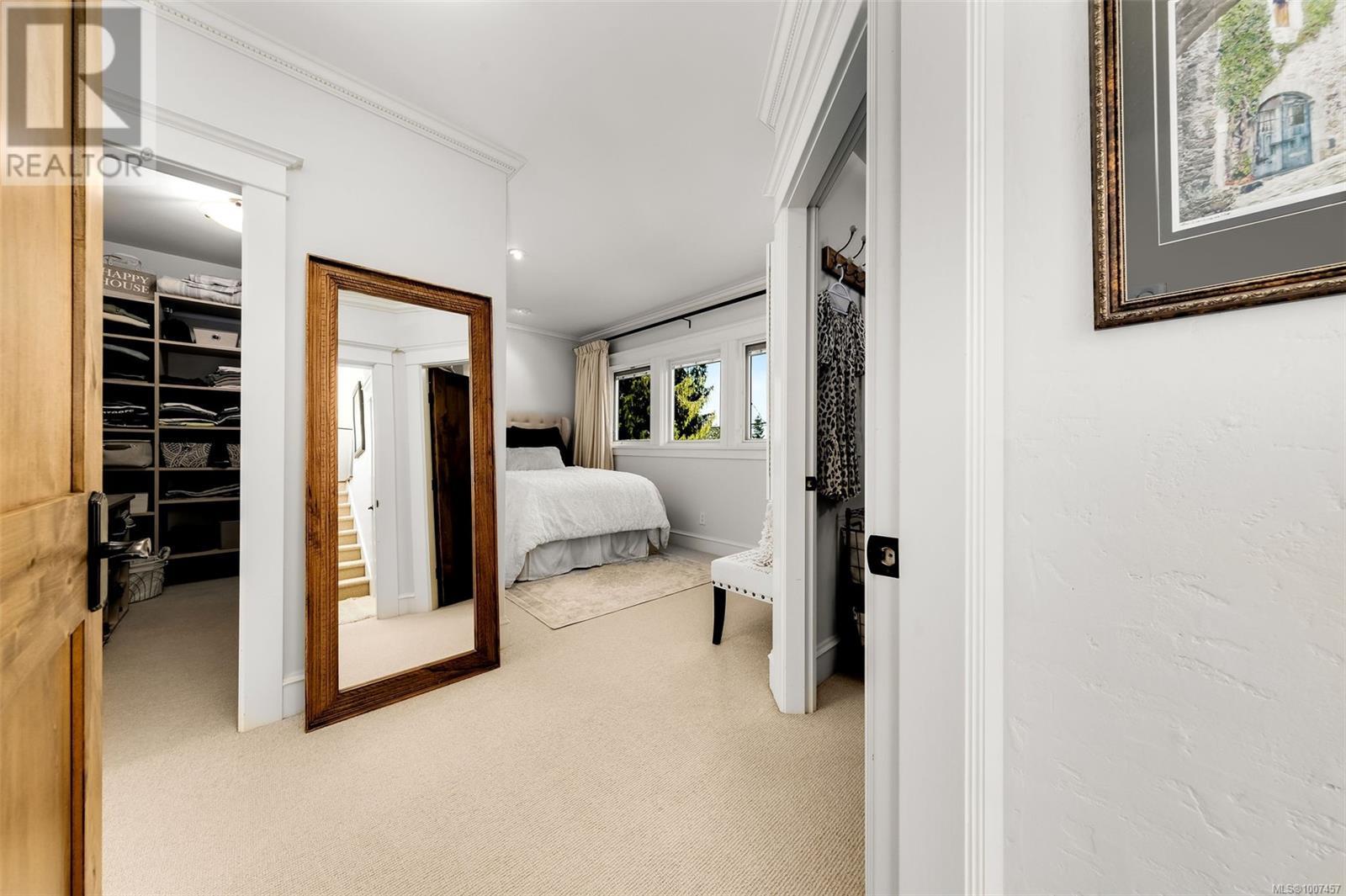 Photo 6 of 5388 Parker Ave, Saanich BC