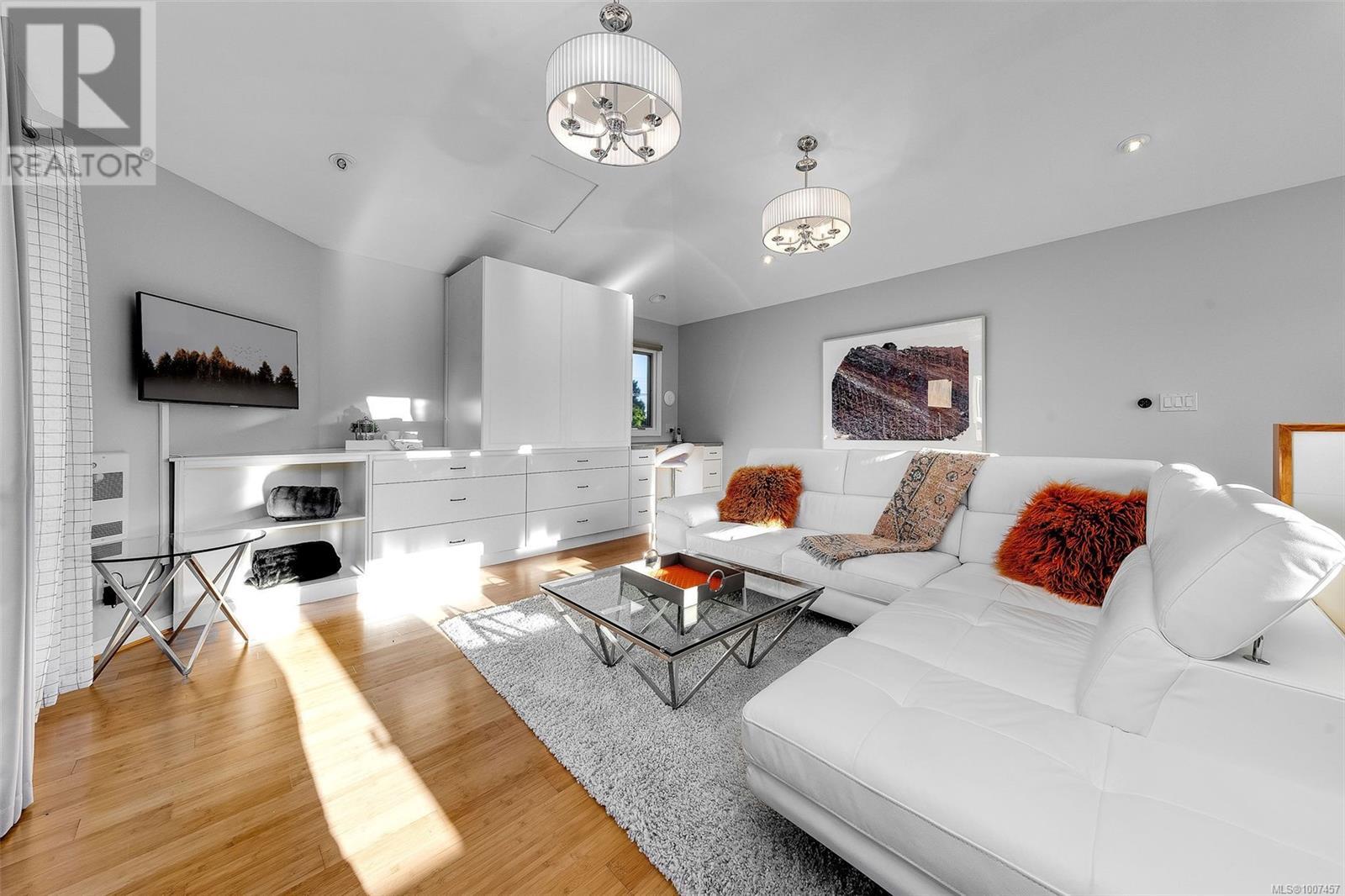 Photo 13 of 5388 Parker Ave, Saanich BC