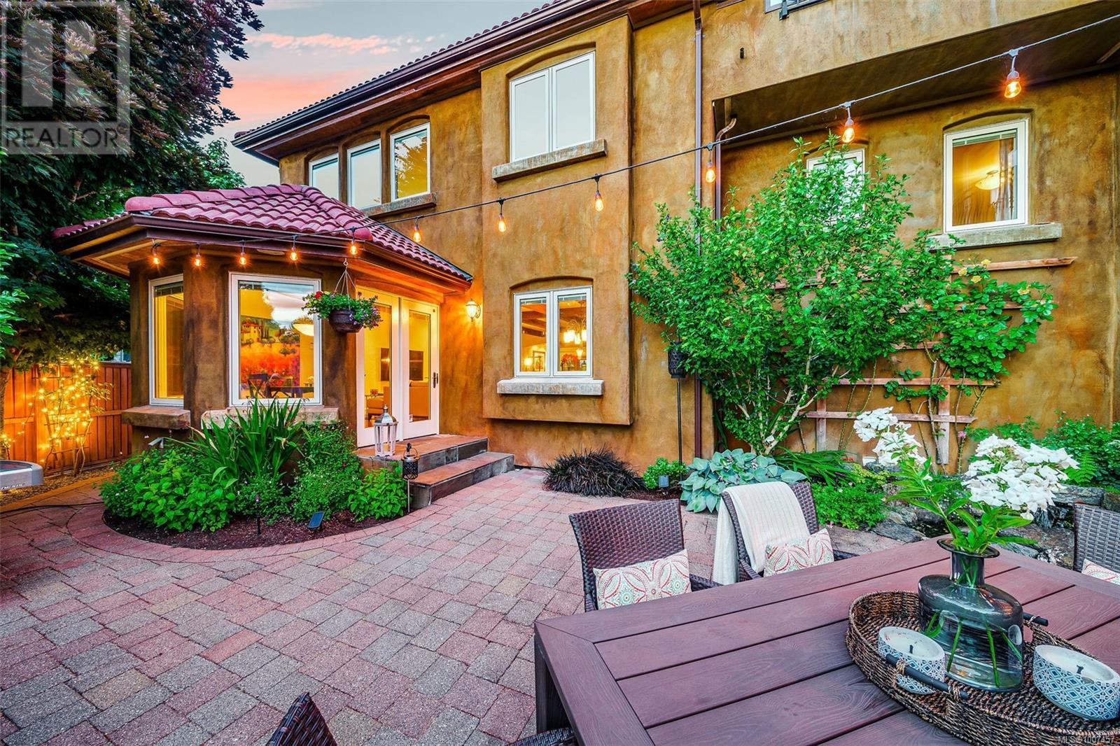 Photo 2 of 5388 Parker Ave, Saanich BC