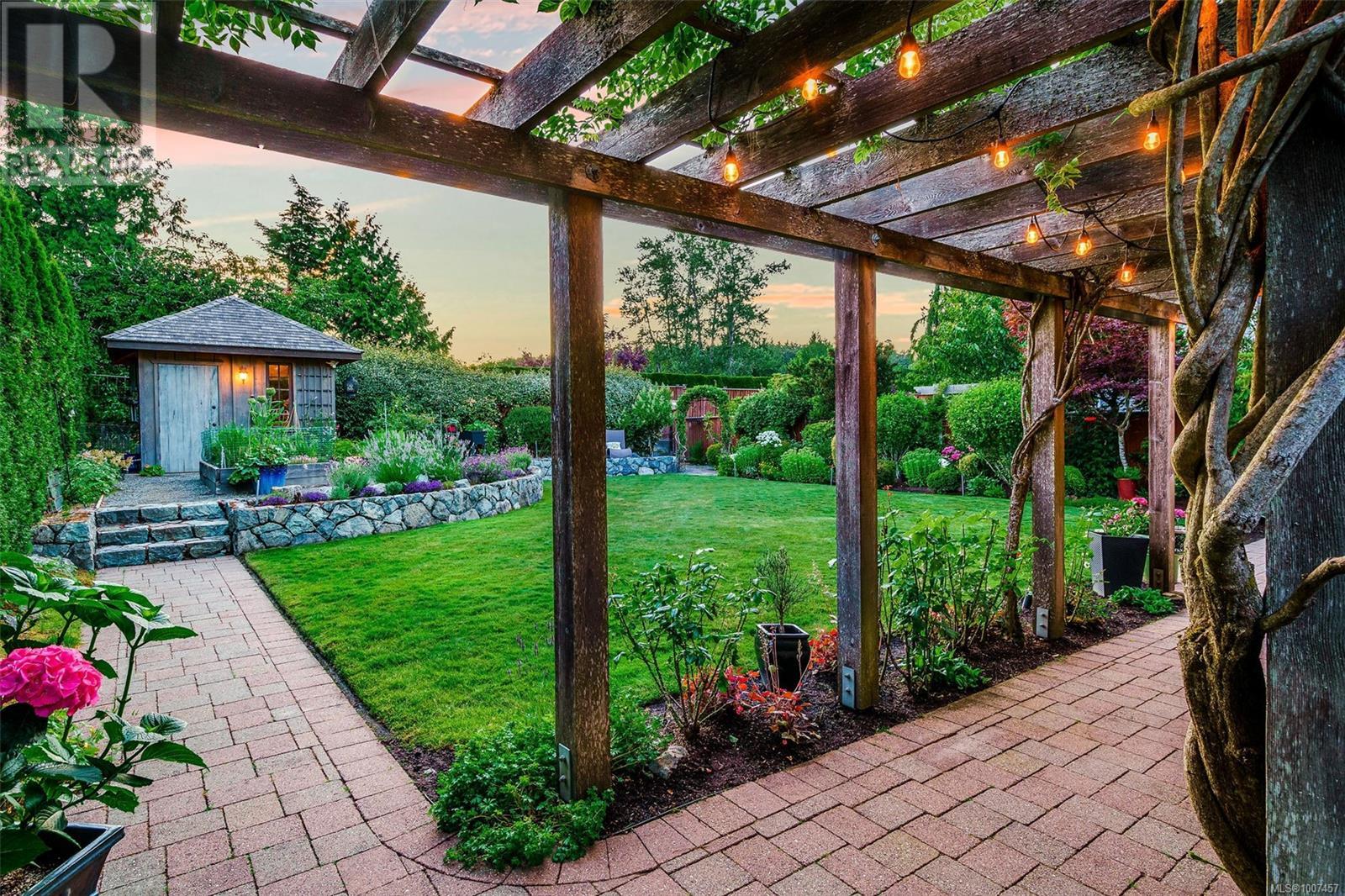 Photo 23 of 5388 Parker Ave, Saanich BC