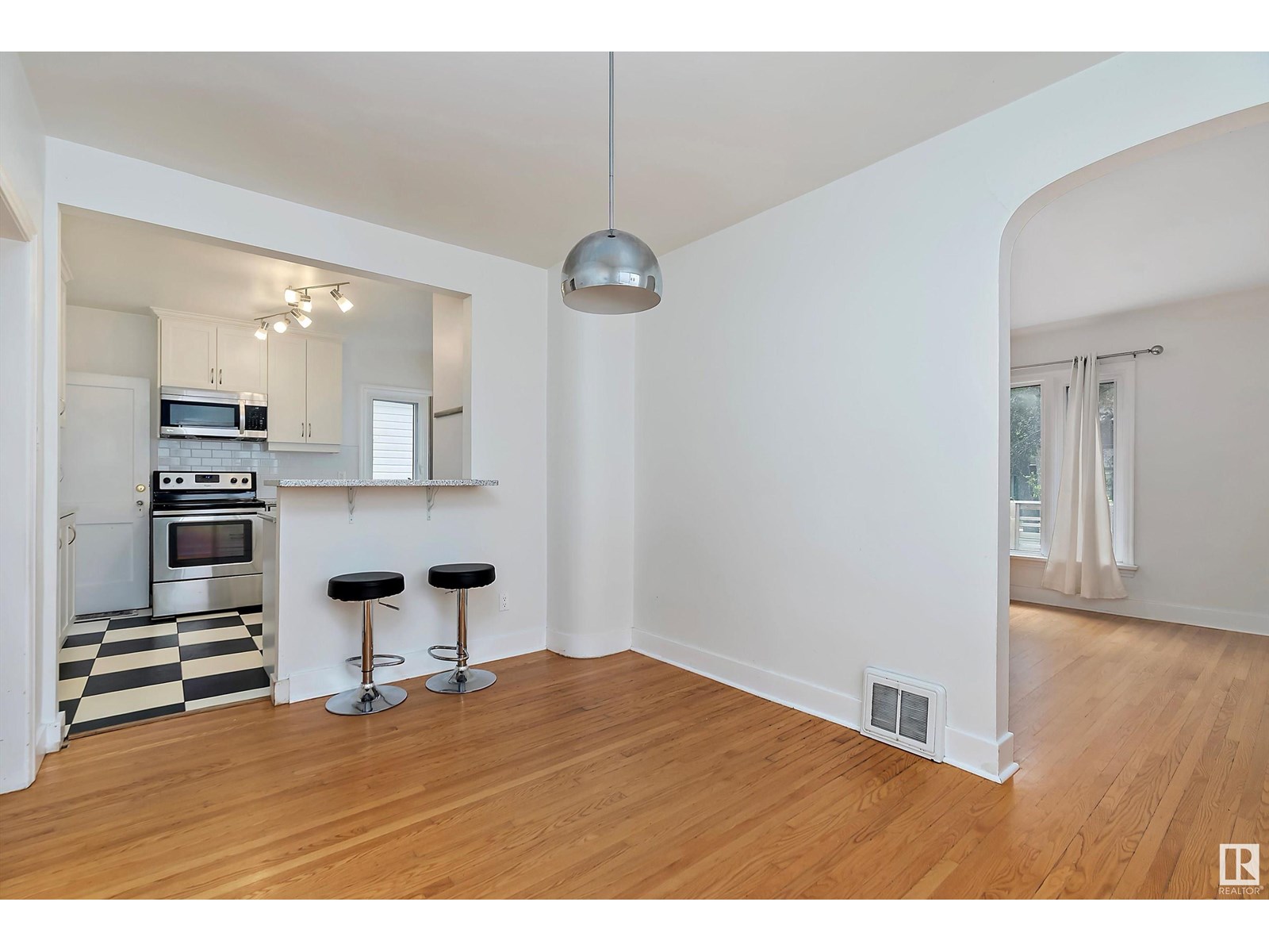 Photo 6 of 11126 80 Av Nw, Edmonton AB