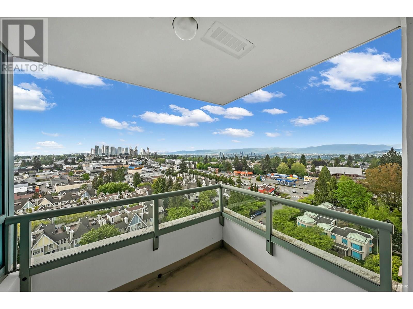 Photo 19 of 1402 6622 Southoaks Crescent, Burnaby BC