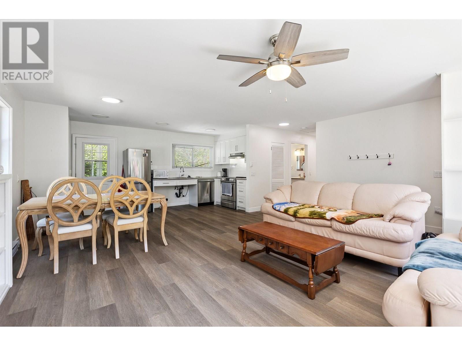 Photo 11 of 1386 Tatlow Avenue, North Vancouver BC