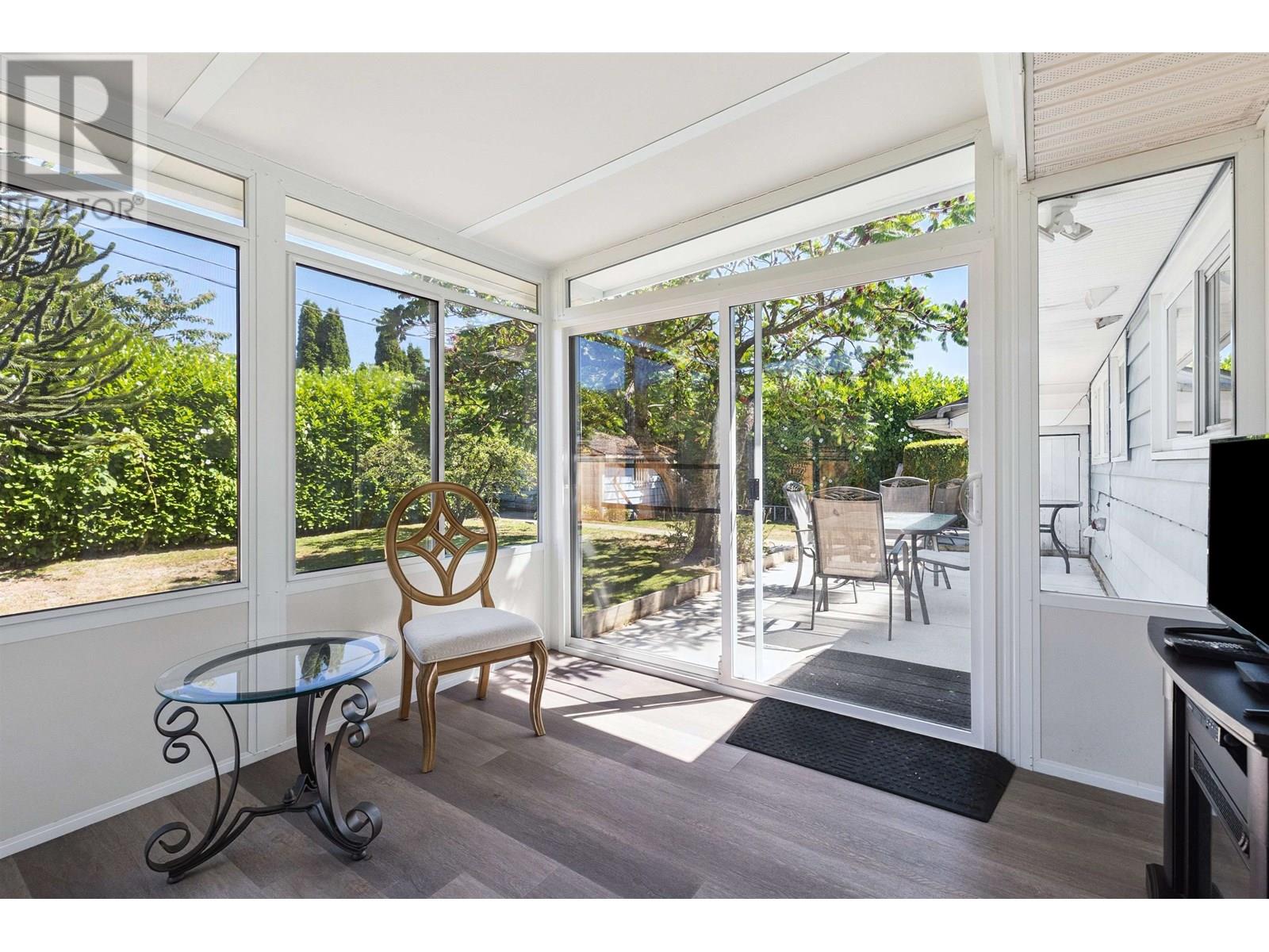 Photo 12 of 1386 Tatlow Avenue, North Vancouver BC