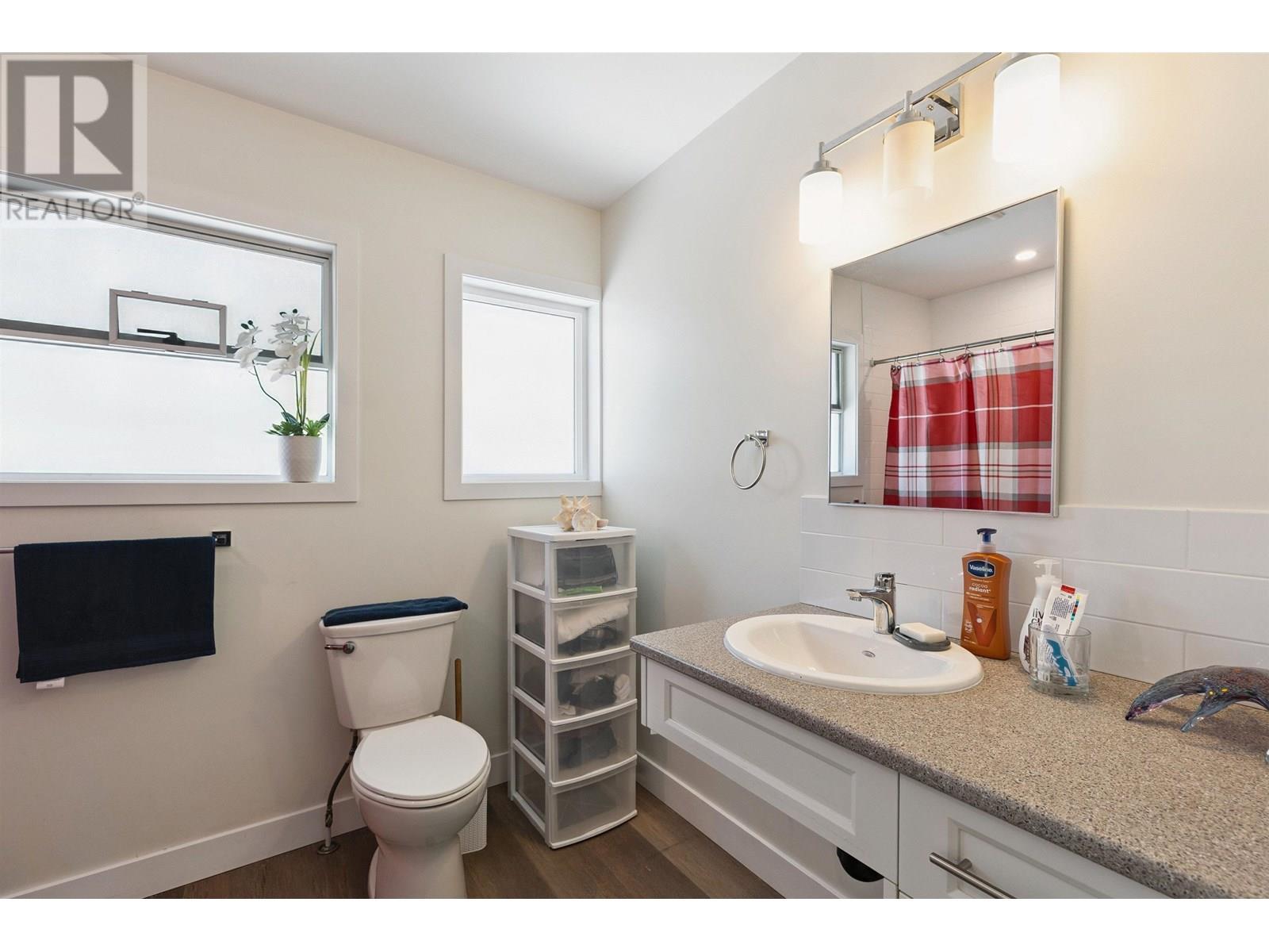 Photo 16 of 1386 Tatlow Avenue, North Vancouver BC