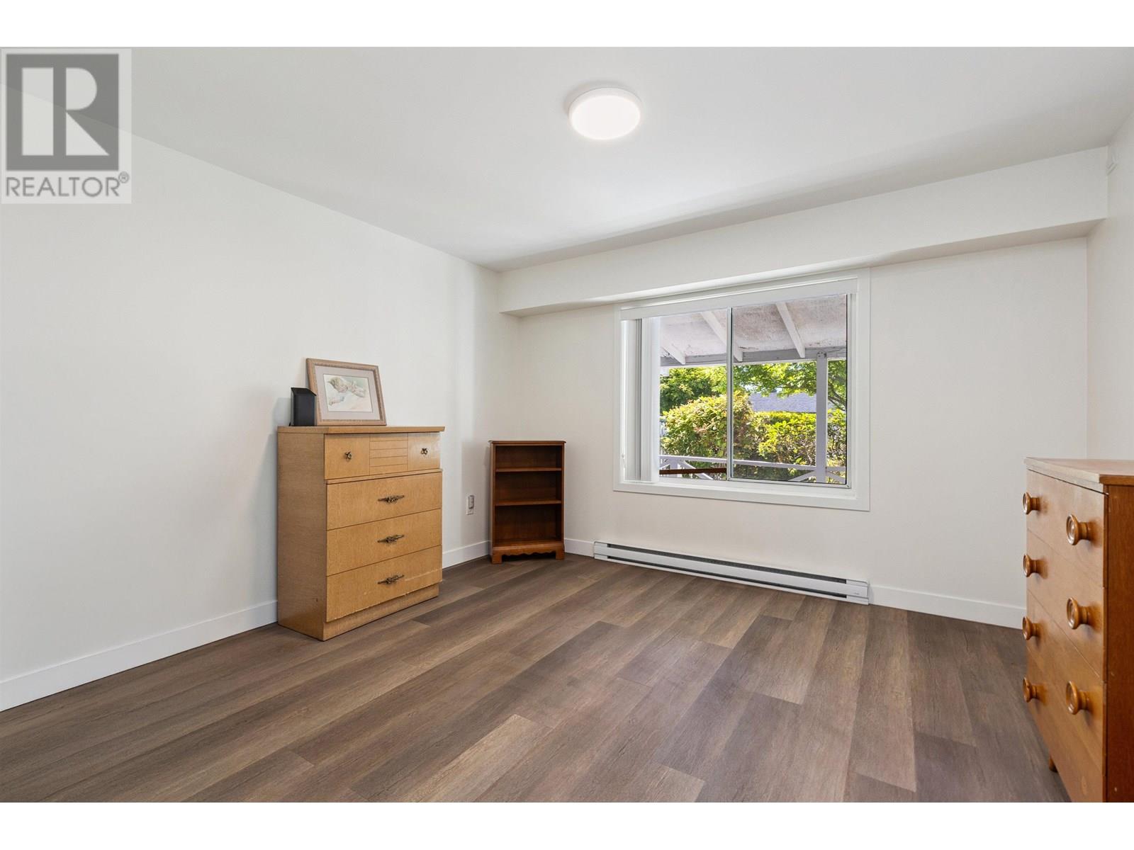Photo 17 of 1386 Tatlow Avenue, North Vancouver BC