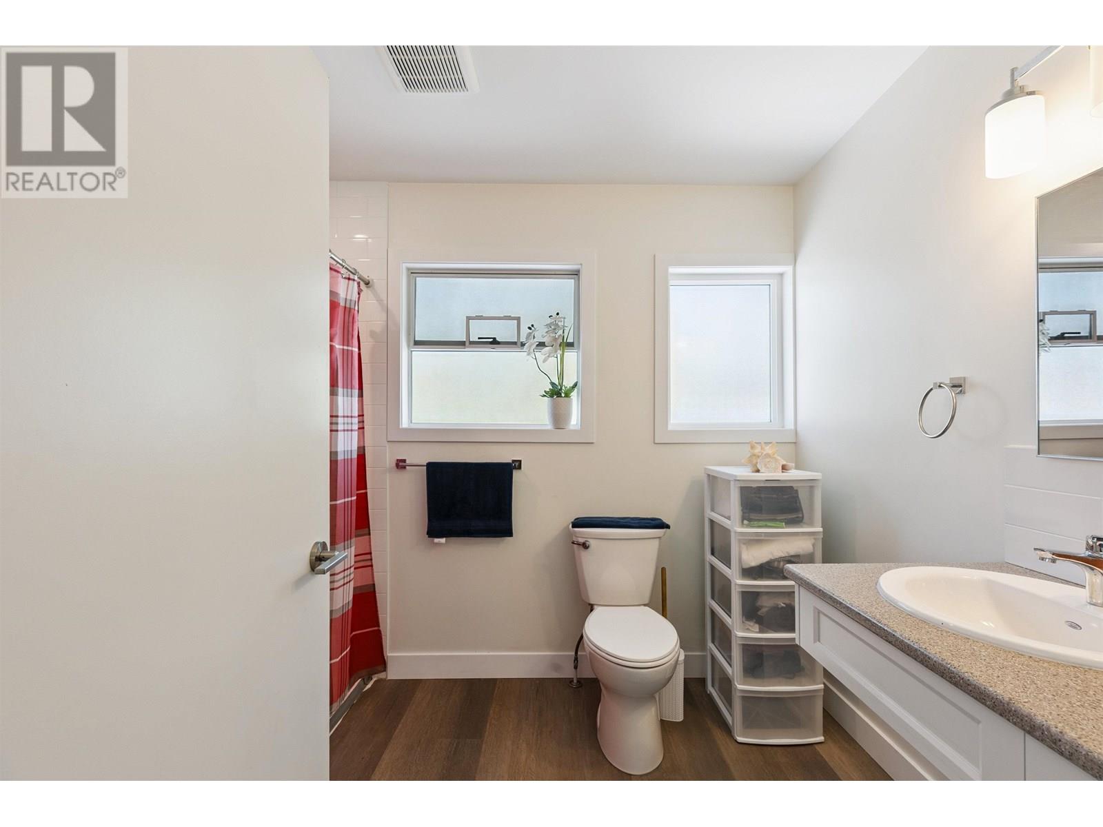 Photo 18 of 1386 Tatlow Avenue, North Vancouver BC
