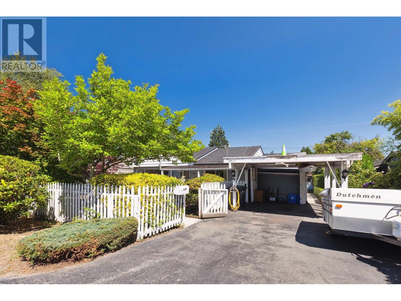 Photo 21 of 1386 Tatlow Avenue, North Vancouver BC