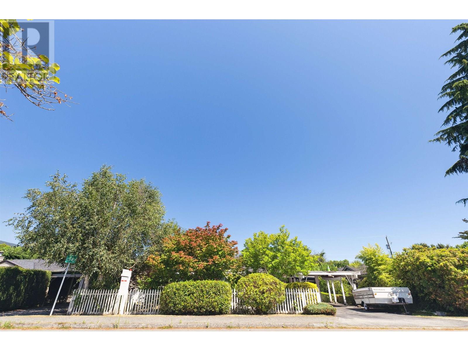 Photo 22 of 1386 Tatlow Avenue, North Vancouver BC