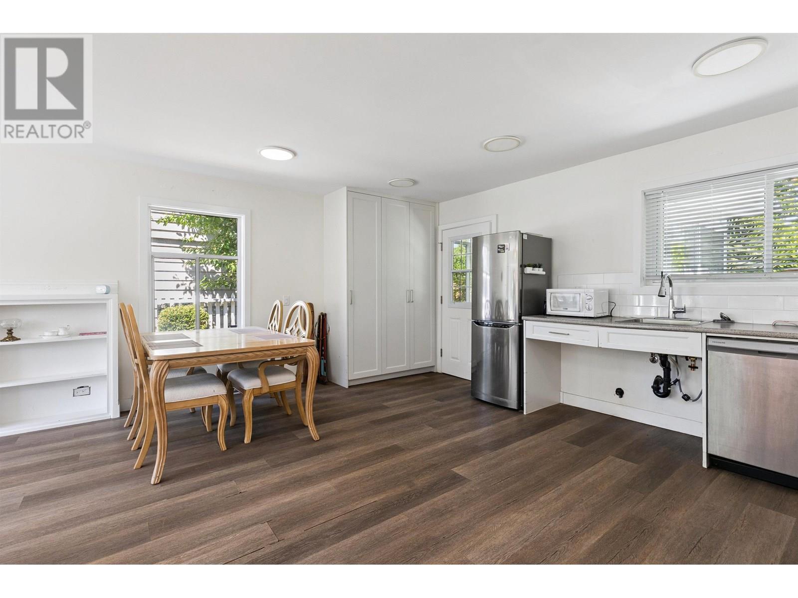 Photo 9 of 1386 Tatlow Avenue, North Vancouver BC