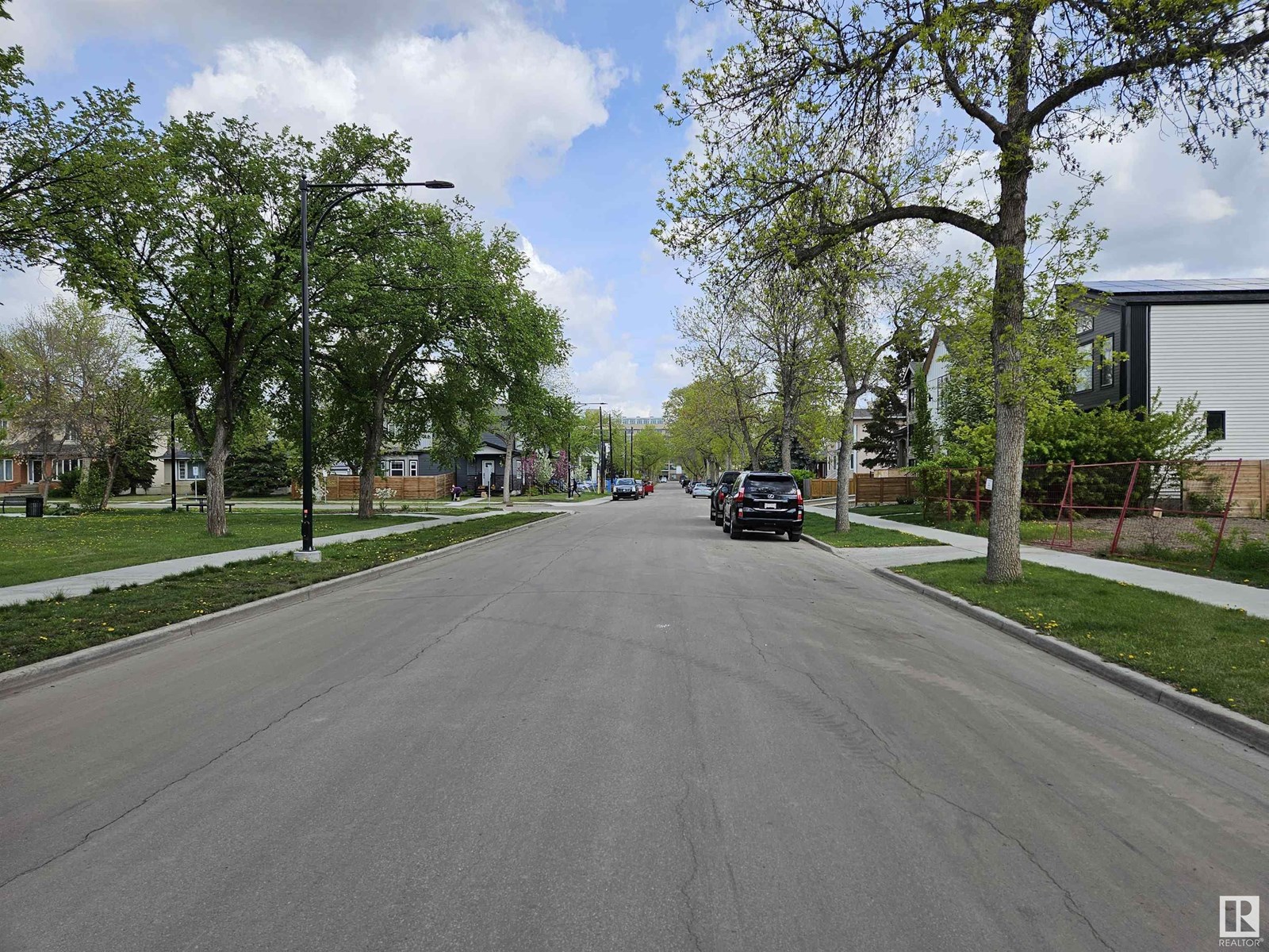 Photo 7 of 11207 128 St Nw, Edmonton AB