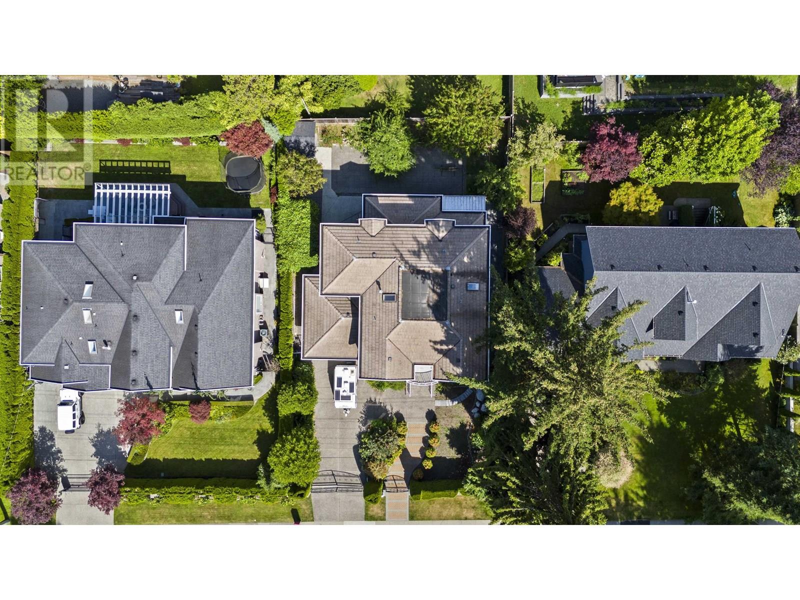 Photo 3 of 3550 Phillips Avenue, Burnaby BC