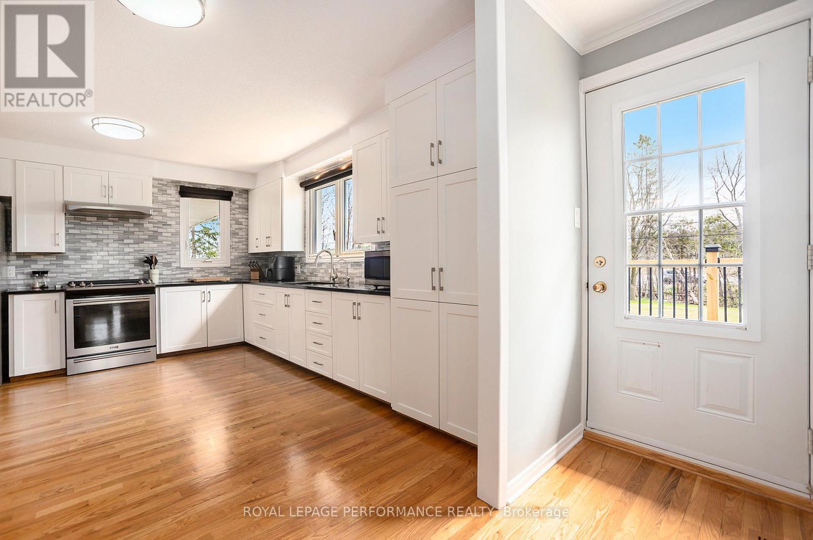 Photo 11 of 9360 County Road 17 Road, Clarencerockland ON
