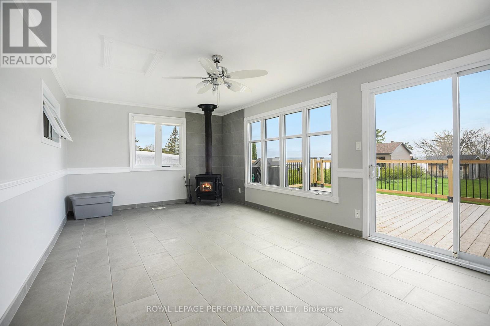 Photo 10 of 9360 County Road 17 Road, Clarencerockland ON