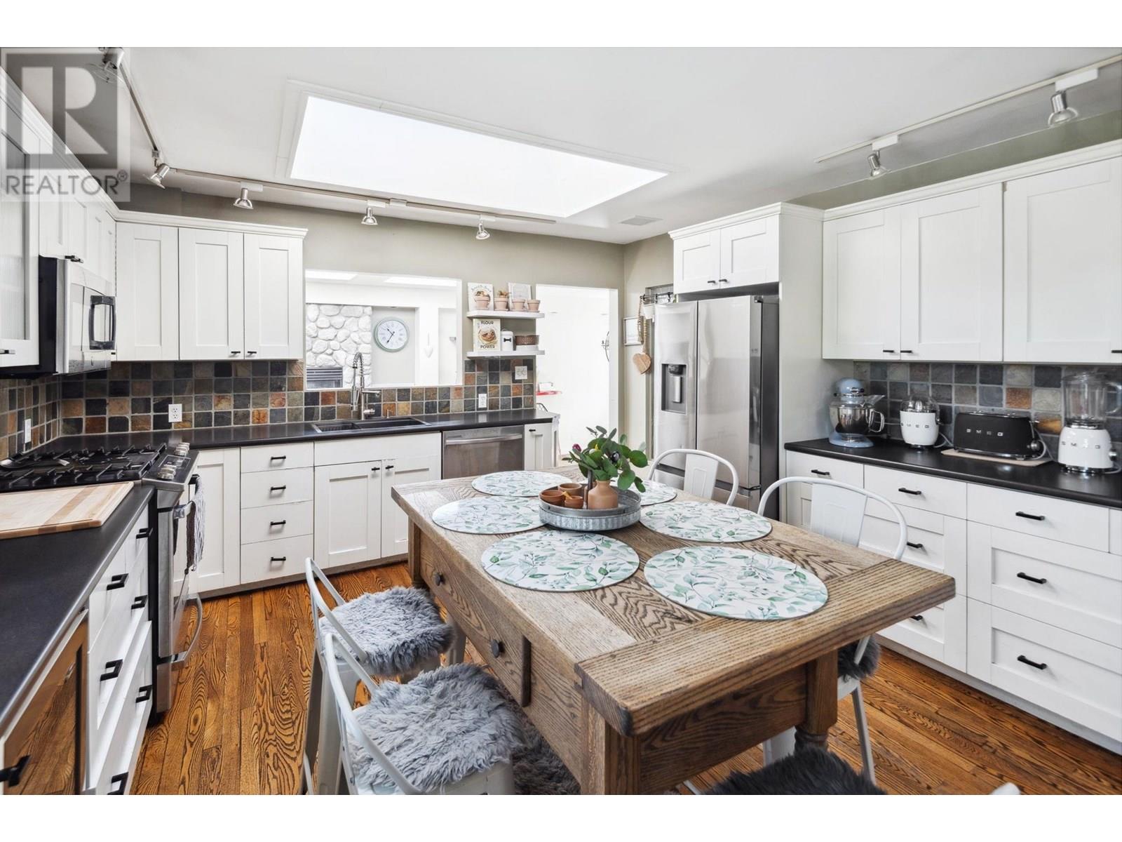 Photo 10 of 4874 11 A Avenue, Delta BC