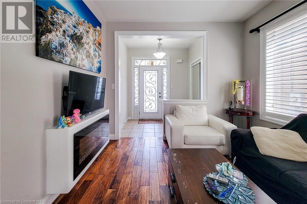 Photo 33 of 128 Montreal Circle, Stoney Creek ON