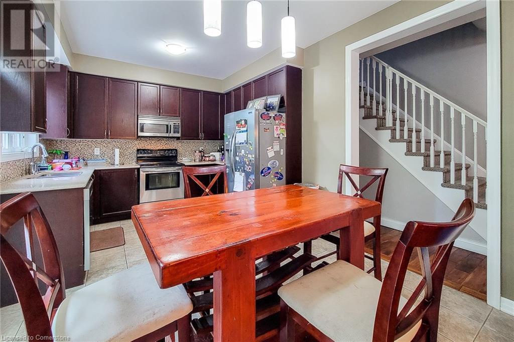 Photo 29 of 128 Montreal Circle, Stoney Creek ON