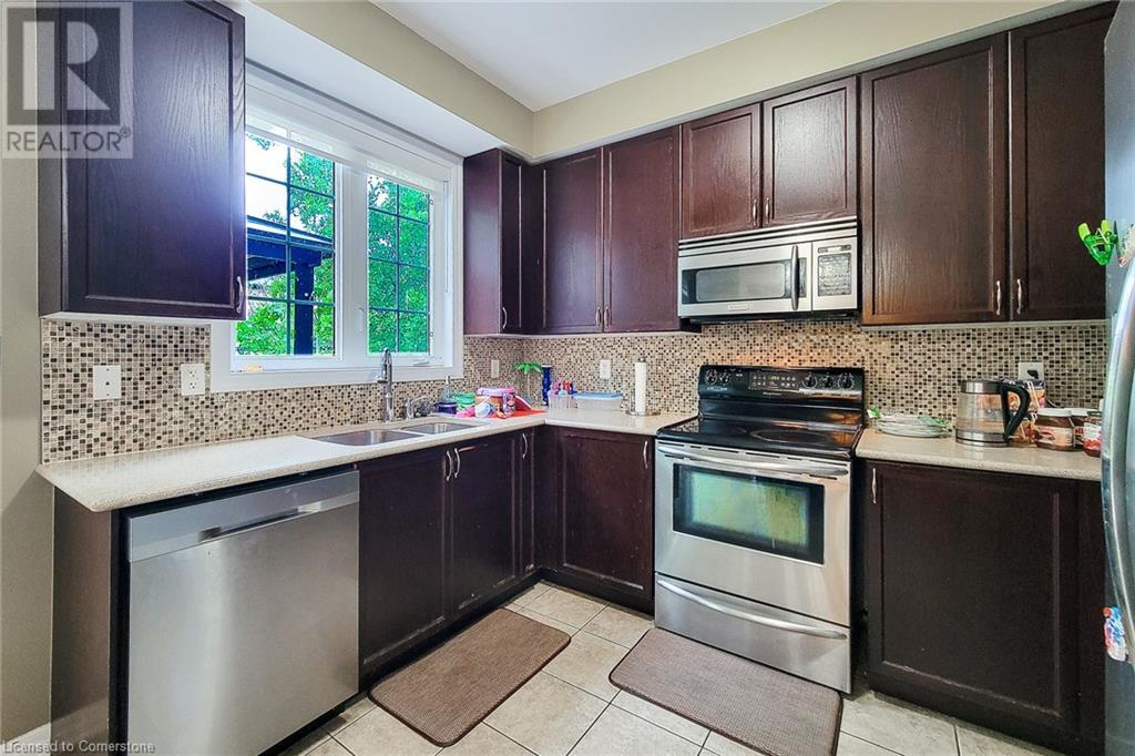 Photo 28 of 128 Montreal Circle, Stoney Creek ON