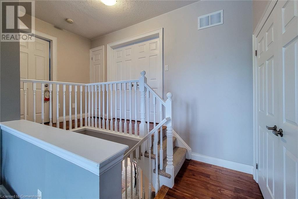 Photo 31 of 128 Montreal Circle, Stoney Creek ON
