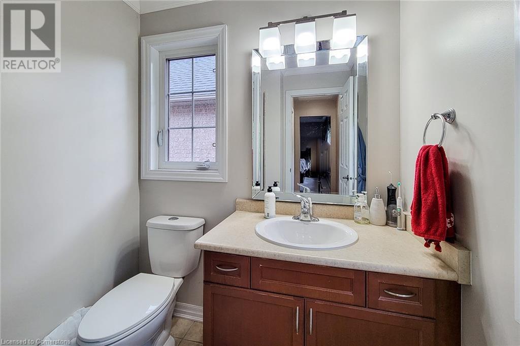 Photo 35 of 128 Montreal Circle, Stoney Creek ON
