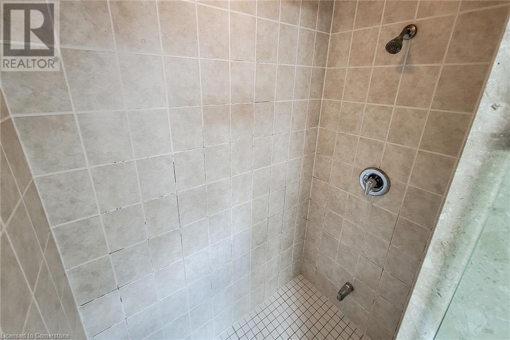 Photo 4 of 128 Montreal Circle, Stoney Creek ON